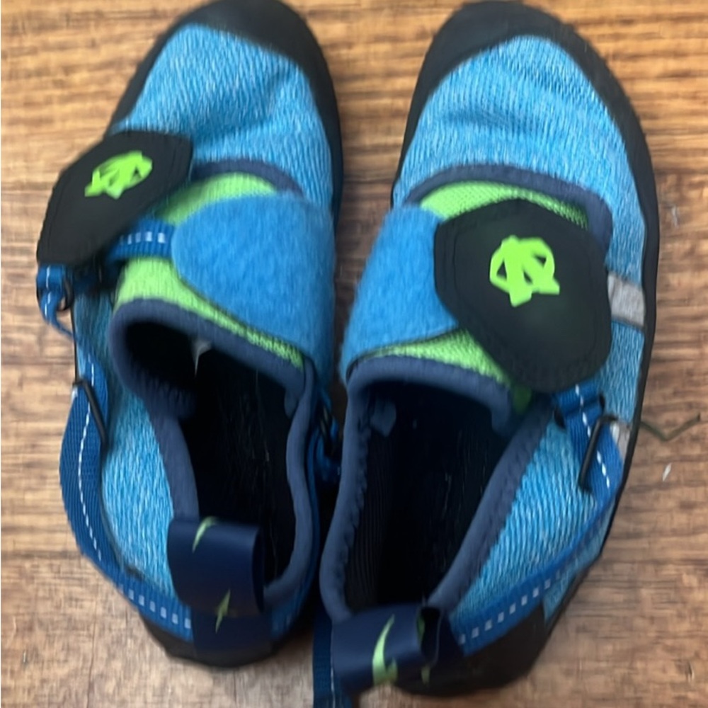 Trax Evolve kids climbing shoes